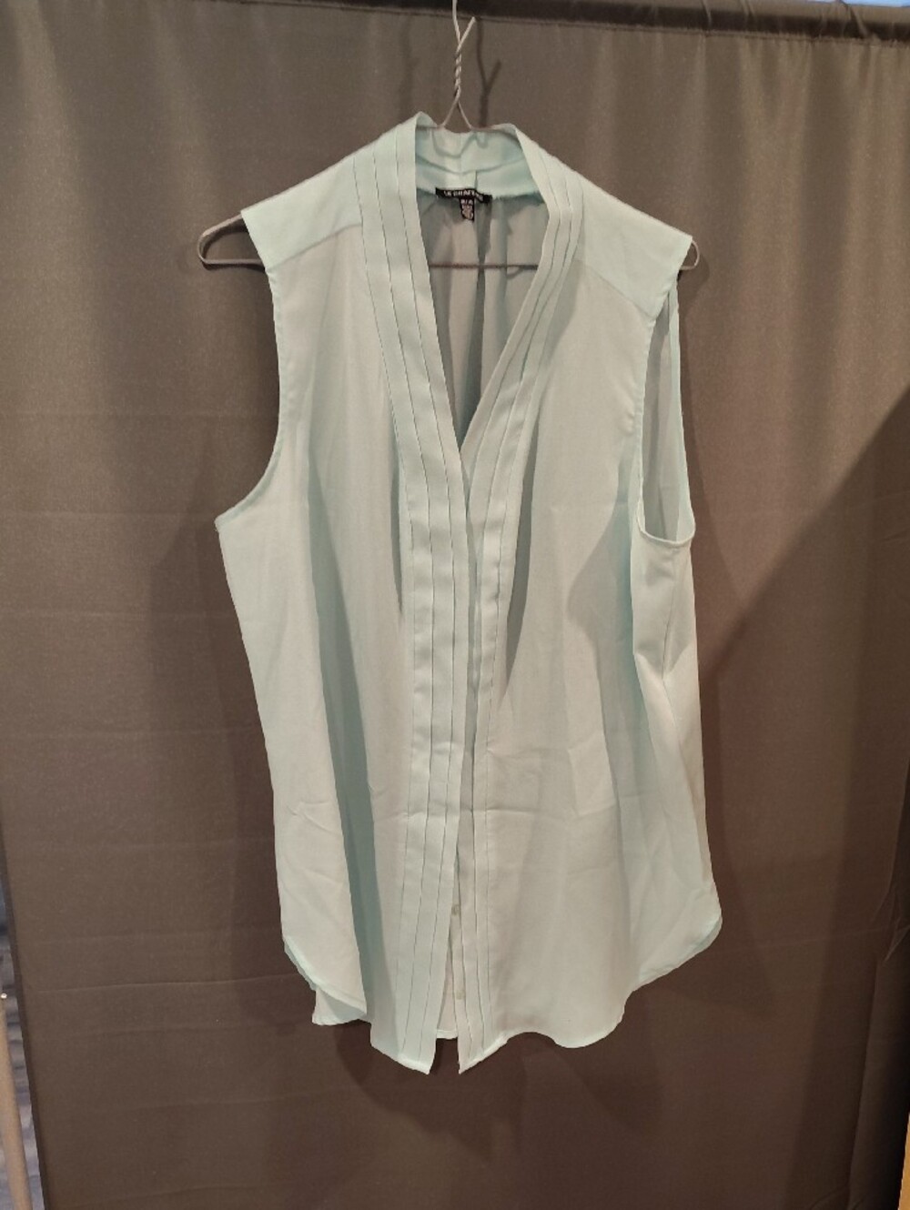 👕2 For 15$ or 3 for 20$👕 Le chateau Light Blue V-Neck Sleeveless Camisole - Picture 3 of 4